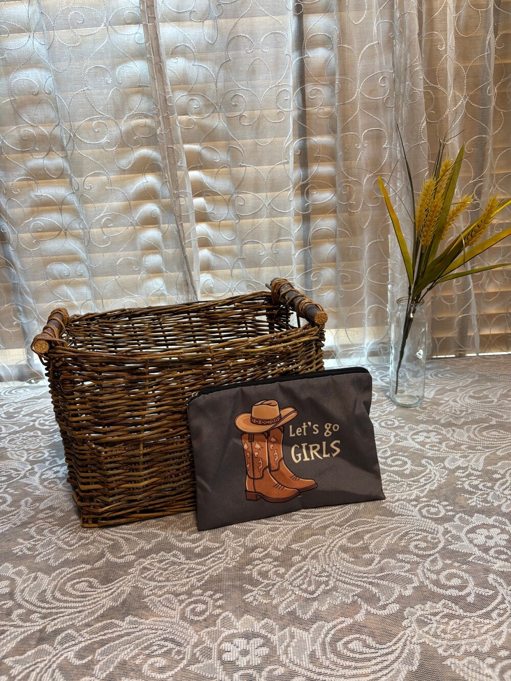 "Let's Go Girls" western-themed zippered pouch - Multicolor
